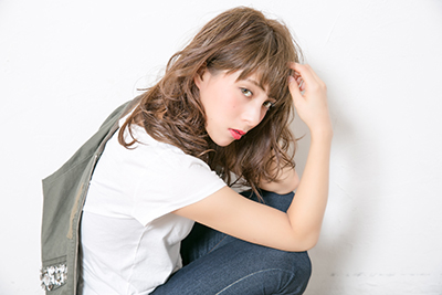 キメすぎない外国人風濡れウェーブ(横から)